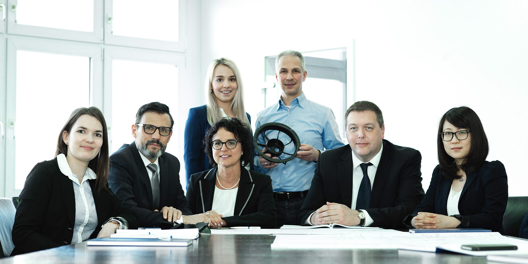 Gruppenbild im großen Besprechungszimmer